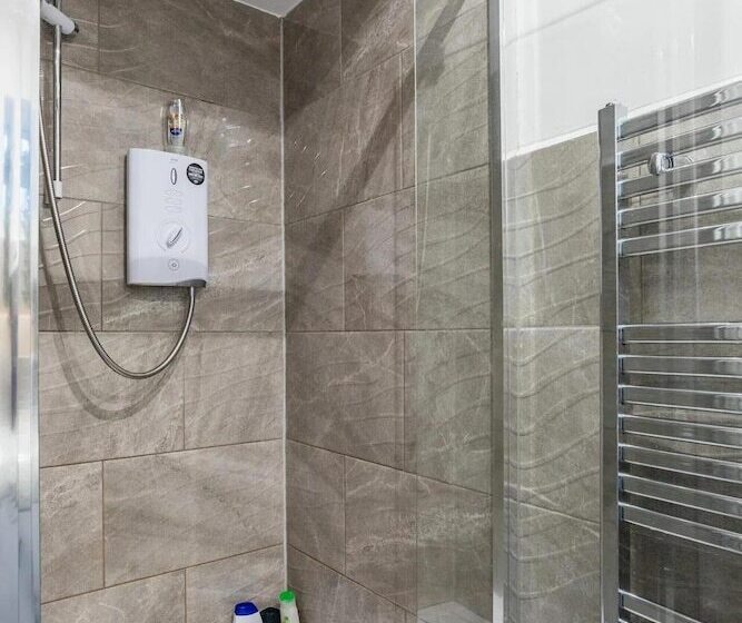 إقامة Captivating 2 Bed House In Hamilton With Jacuzzi