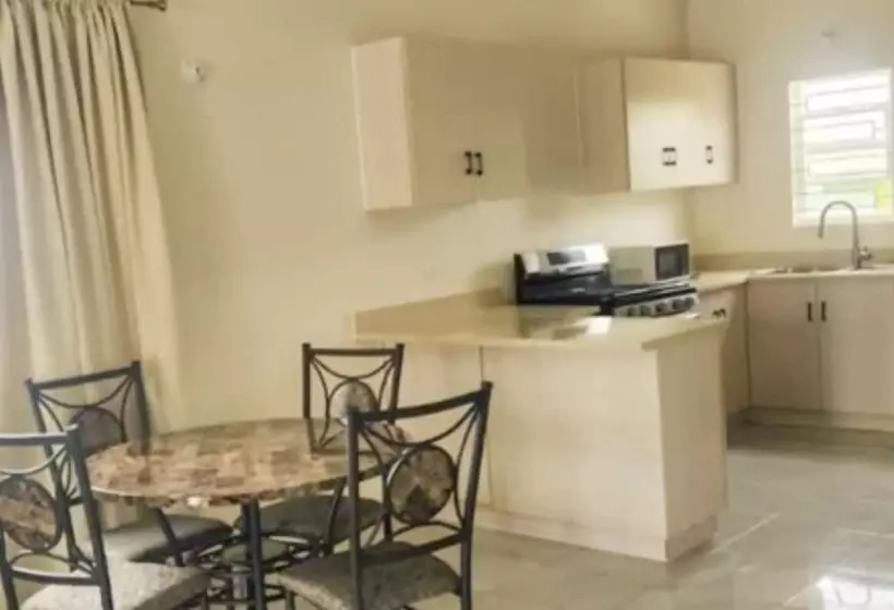 اقامتگاه Remarkable 2 Bed House In Discovery Bay