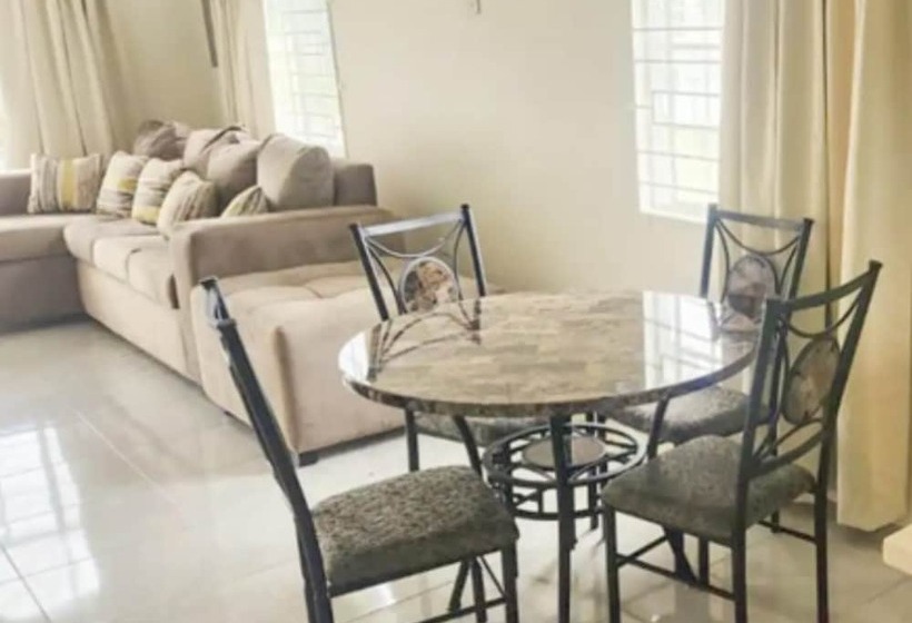 اقامتگاه Remarkable 2 Bed House In Discovery Bay