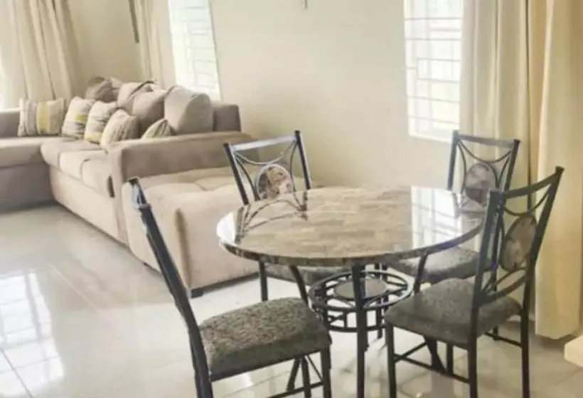 اقامتگاه Remarkable 2 Bed House In Discovery Bay