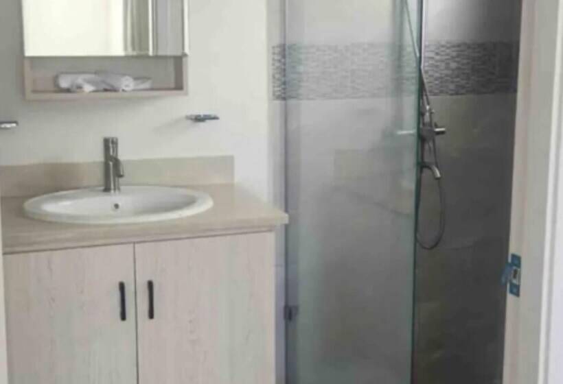 اقامتگاه Remarkable 2 Bed House In Discovery Bay