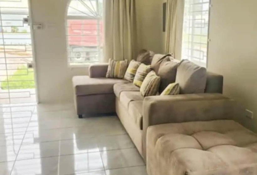 اقامتگاه Remarkable 2 Bed House In Discovery Bay