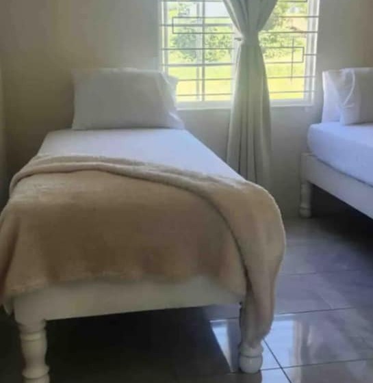 اقامتگاه Remarkable 2 Bed House In Discovery Bay