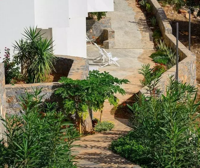 Roots Suites In Crete