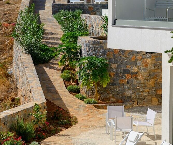 Roots Suites In Crete