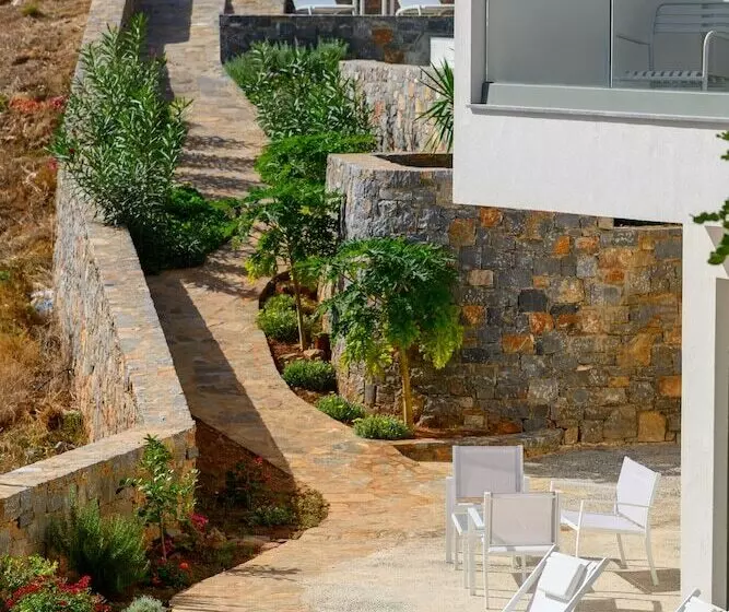 Roots Suites In Crete