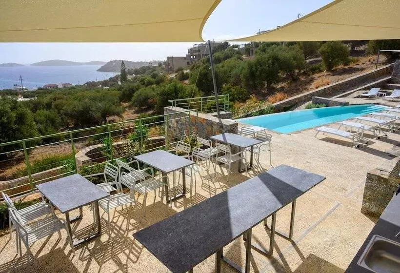 Roots Suites In Crete