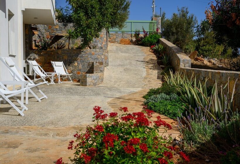 Roots Suites In Crete