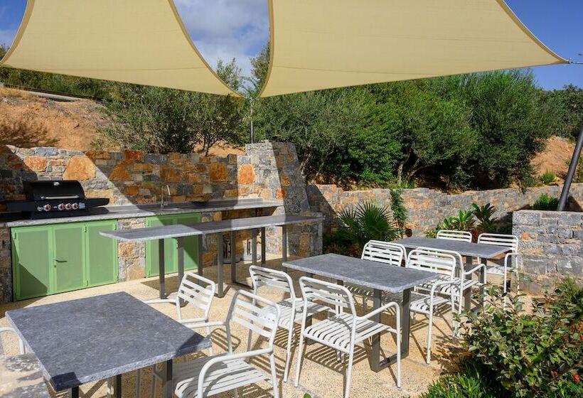 Roots Suites In Crete