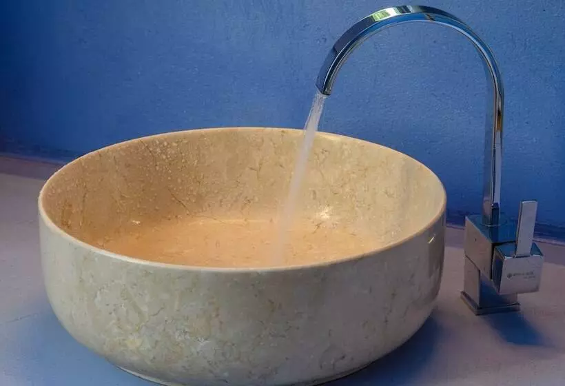 Roots Suites In Crete