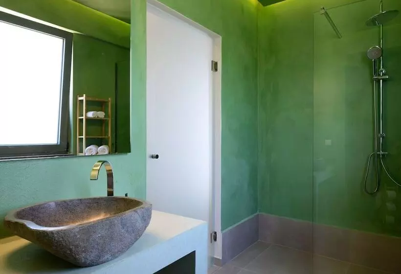 Roots Suites In Crete