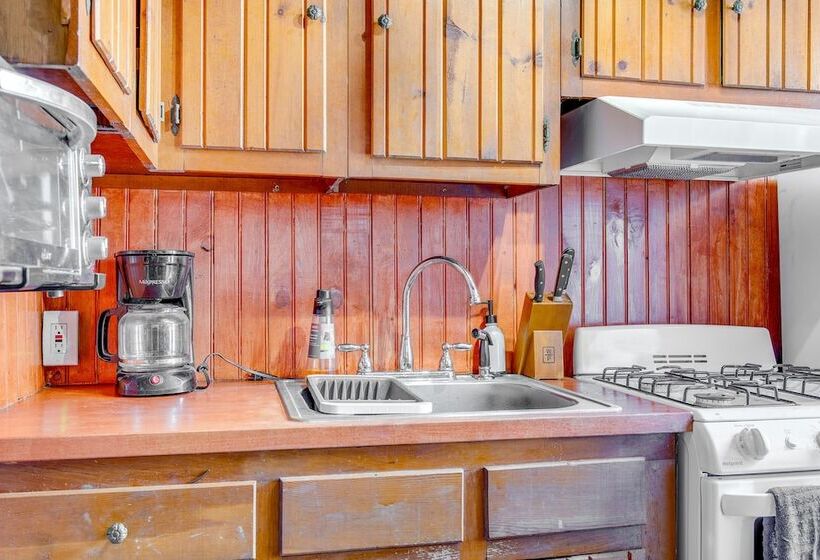 Rustic Blakeslee Cabin W/ Gas Grill Near Skiing!