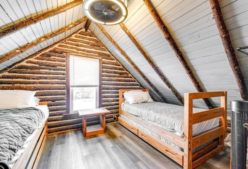 Rustic Blakeslee Cabin W/ Gas Grill Near Skiing!