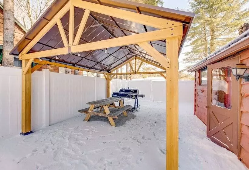 Rustic Blakeslee Cabin W/ Gas Grill Near Skiing!