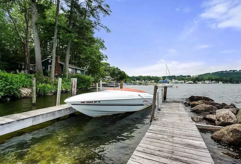 Winni Lakefront Cabin