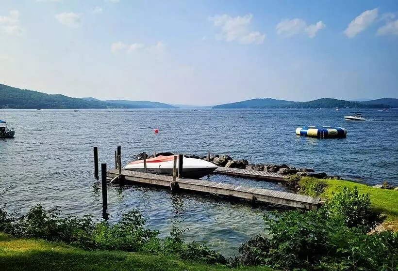 Winni Lakefront Cabin