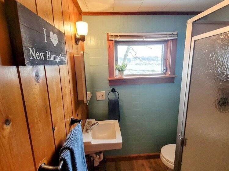 Winni Lakefront Cabin