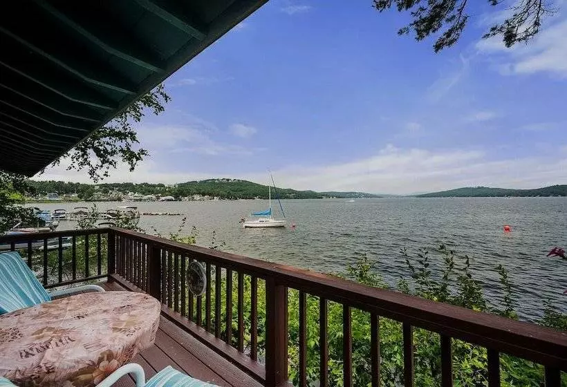 Winni Lakefront Cabin