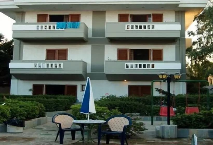 ホテル Elpida Apartments