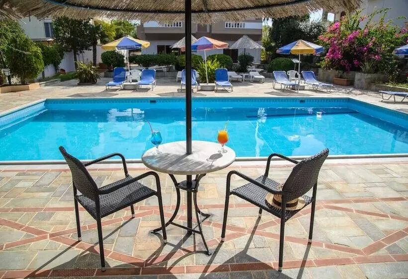 ホテル Elpida Apartments