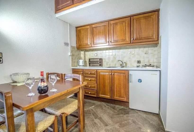 ホテル Elpida Apartments