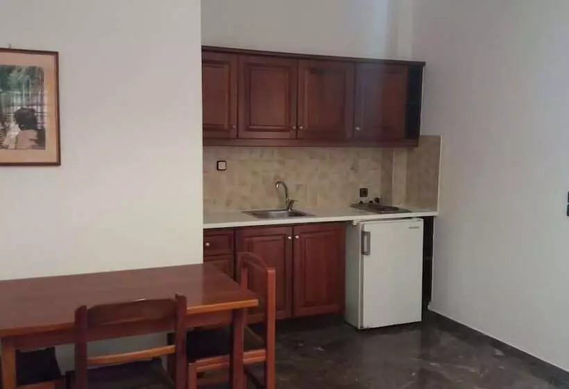 ホテル Elpida Apartments