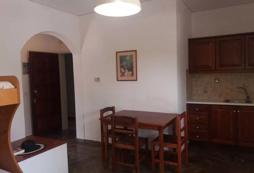 ホテル Elpida Apartments