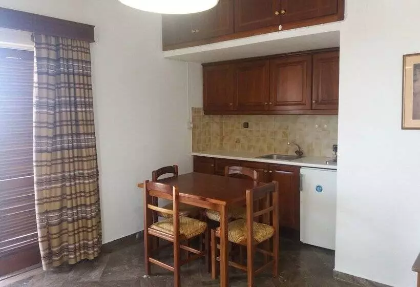 ホテル Elpida Apartments