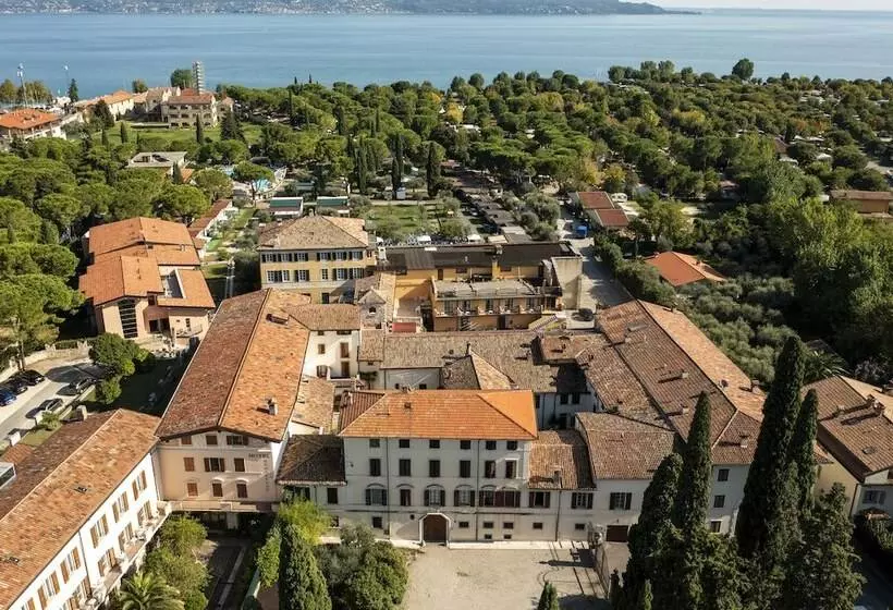 Hostelli Regina Del Garda Suite