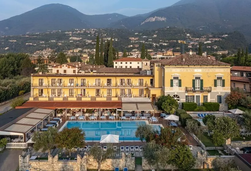 Hostelli Regina Del Garda Suite