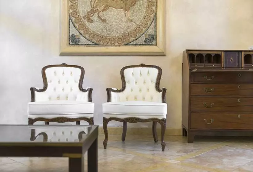 Hostelli Regina Del Garda Suite