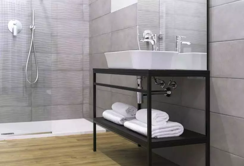 Hostelli Regina Del Garda Suite