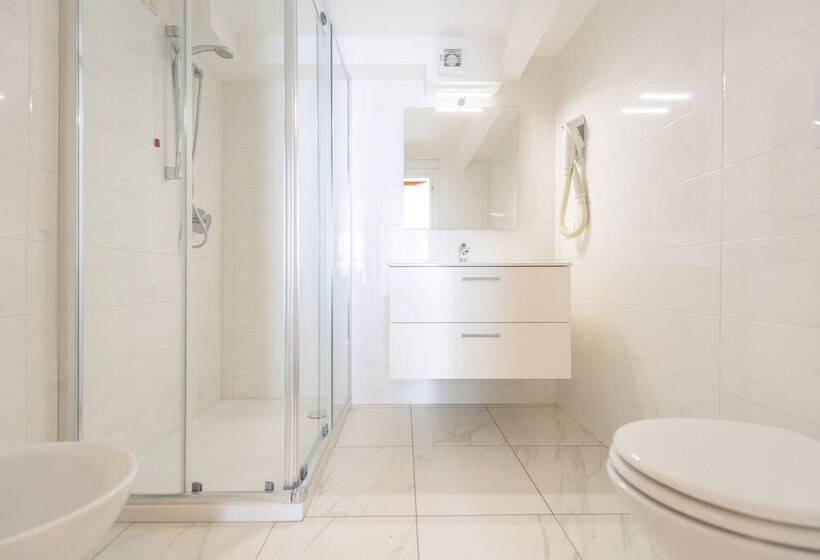 פונדק Regina Del Garda Suite