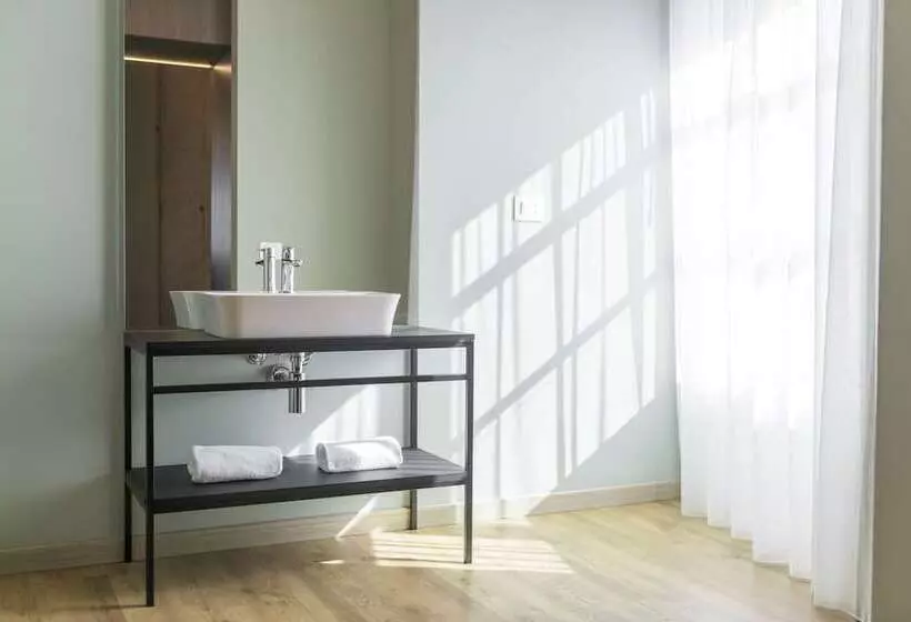 Hostelli Regina Del Garda Suite