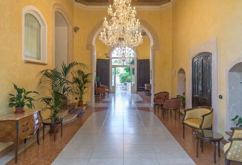 פונדק Regina Del Garda Suite