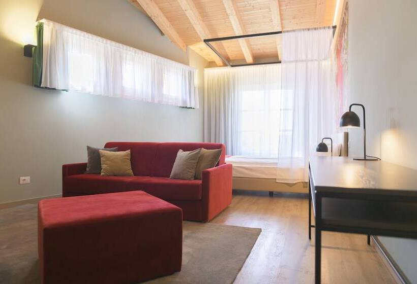 פונדק Regina Del Garda Suite