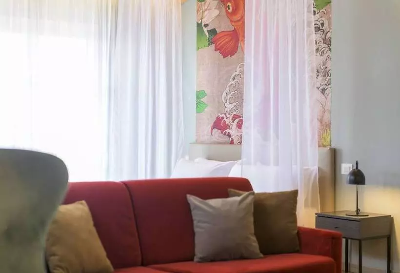 Hostelli Regina Del Garda Suite