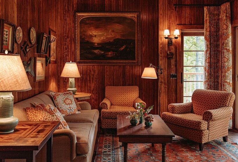 ホテル Deer Mountain Inn