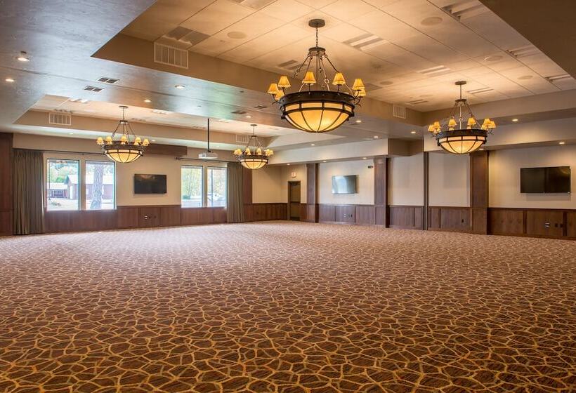 בית מלון כפרי Cedar Creek Lodge & Conference Center