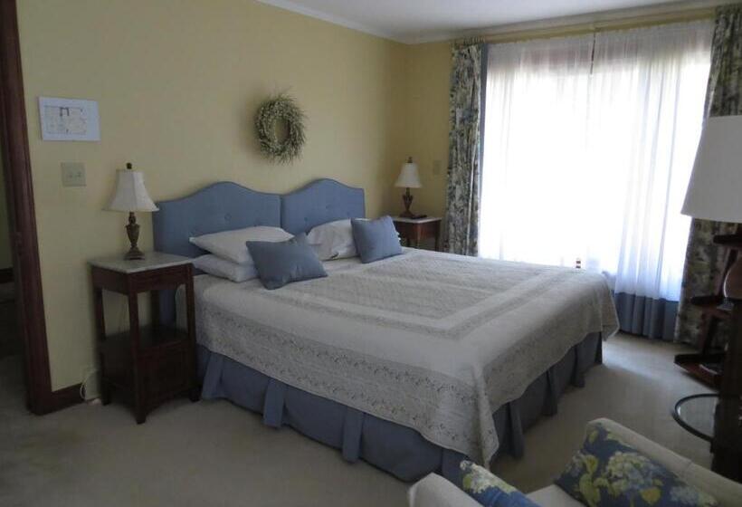 Отель Cedar Gables Bed & Breakfast