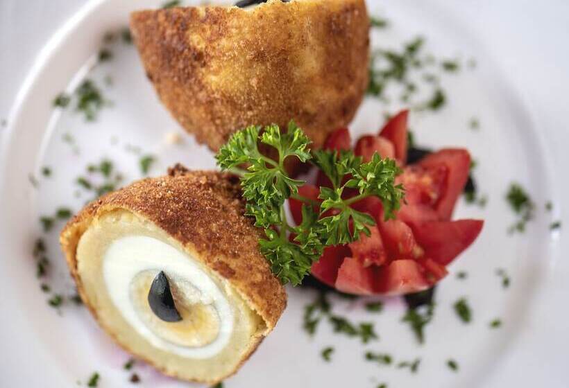 هتل Crater Lake Tented Camp And Game Sanctuary