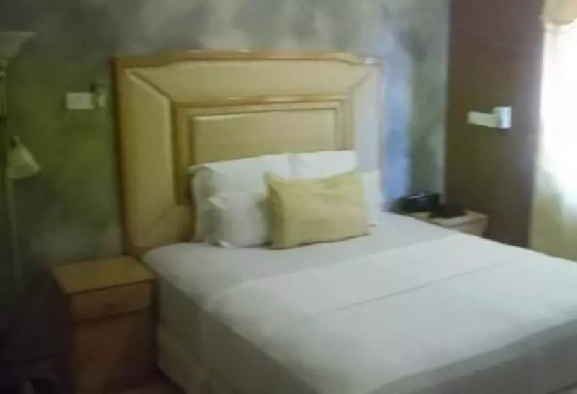 هتل Golden Touch Executive