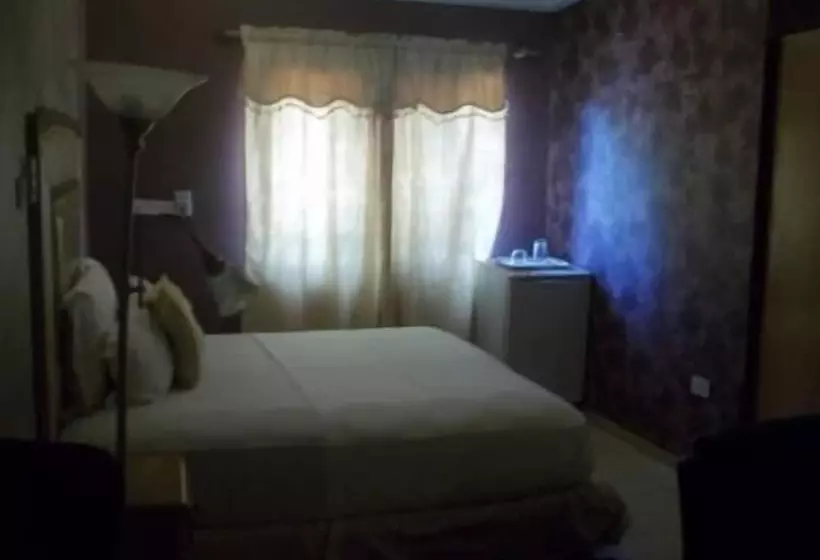 هتل Golden Touch Executive