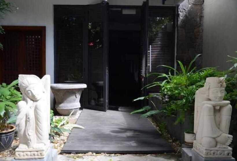 هتل Harbour Side Lodge