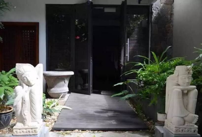 هتل Harbour Side Lodge