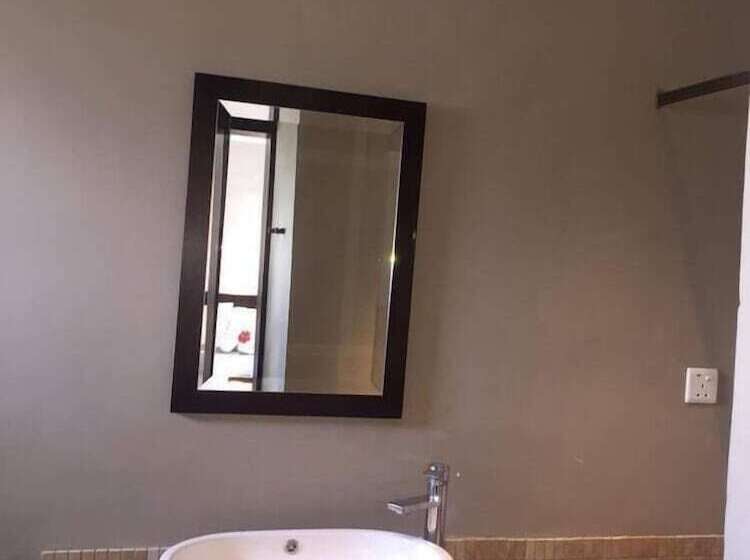 هتل Harbour Side Lodge