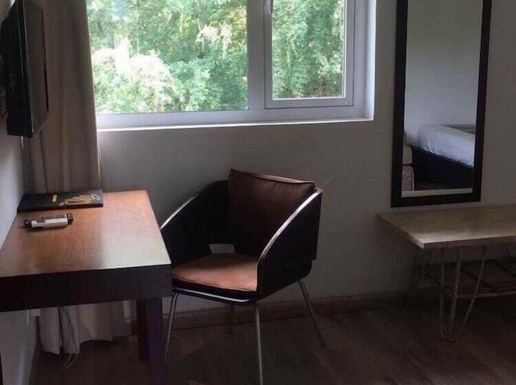 هتل Harbour Side Lodge