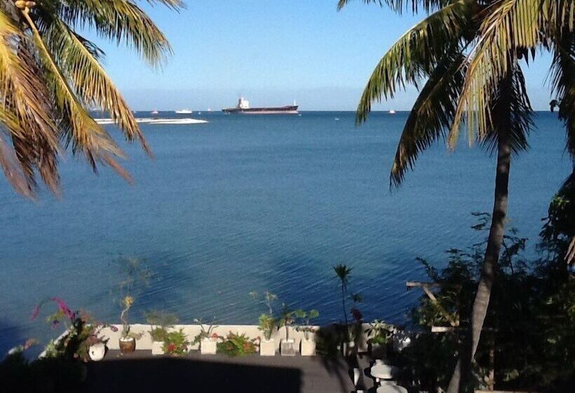 هتل Harbour Side Lodge