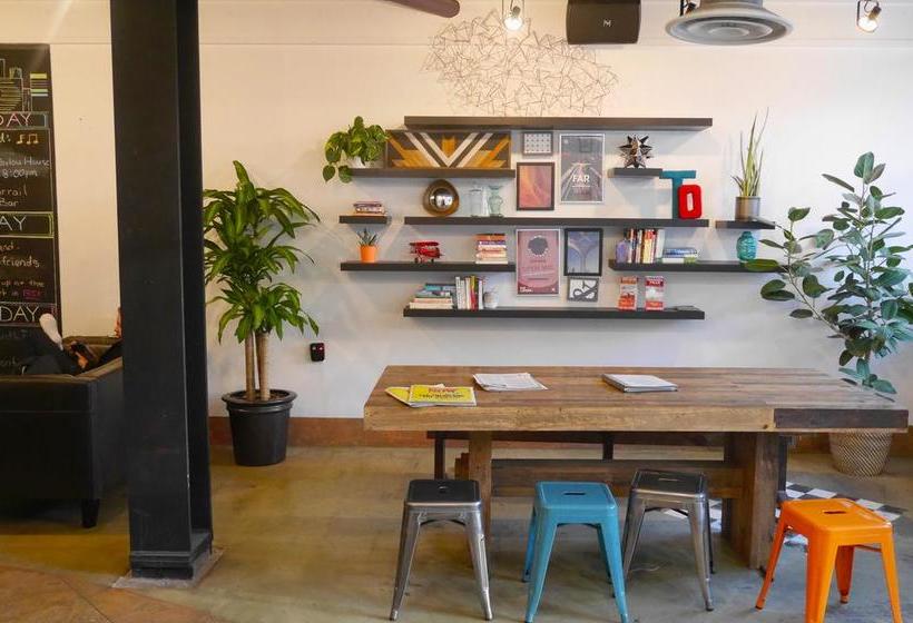 Otel Hi-toronto Hostel