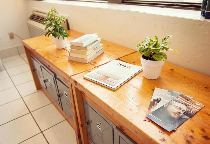 Otel Hi-toronto Hostel